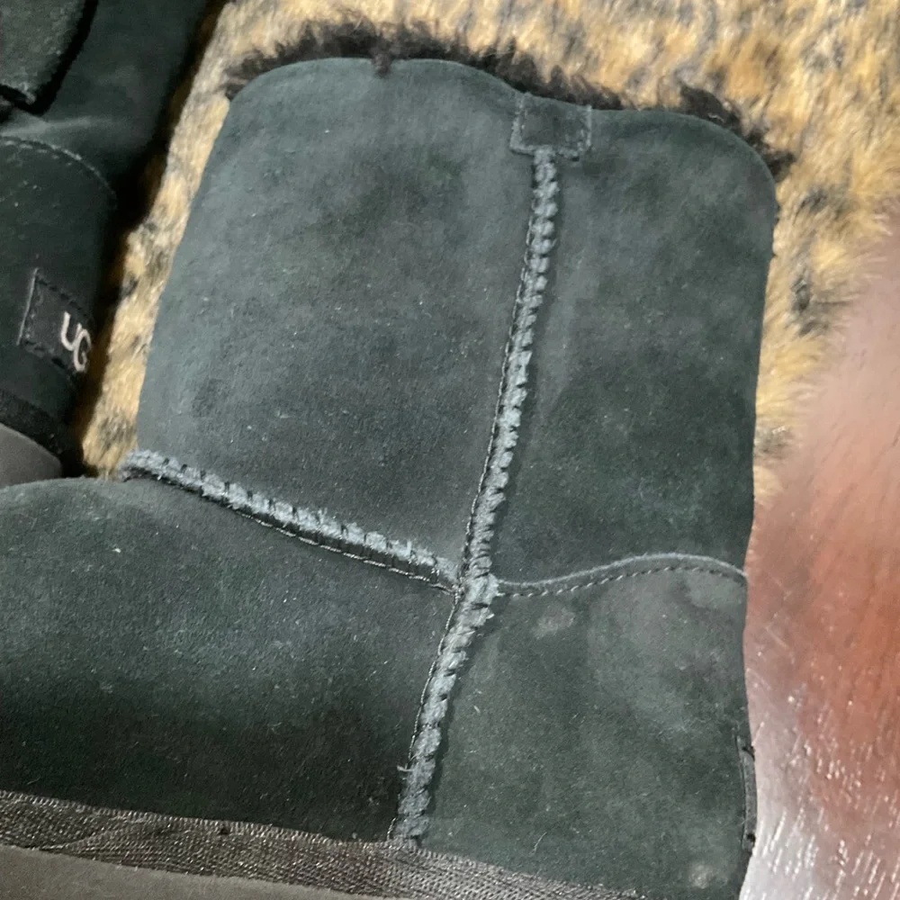 UGG ONE SIDE BOW‎ LEATHER BOOTS